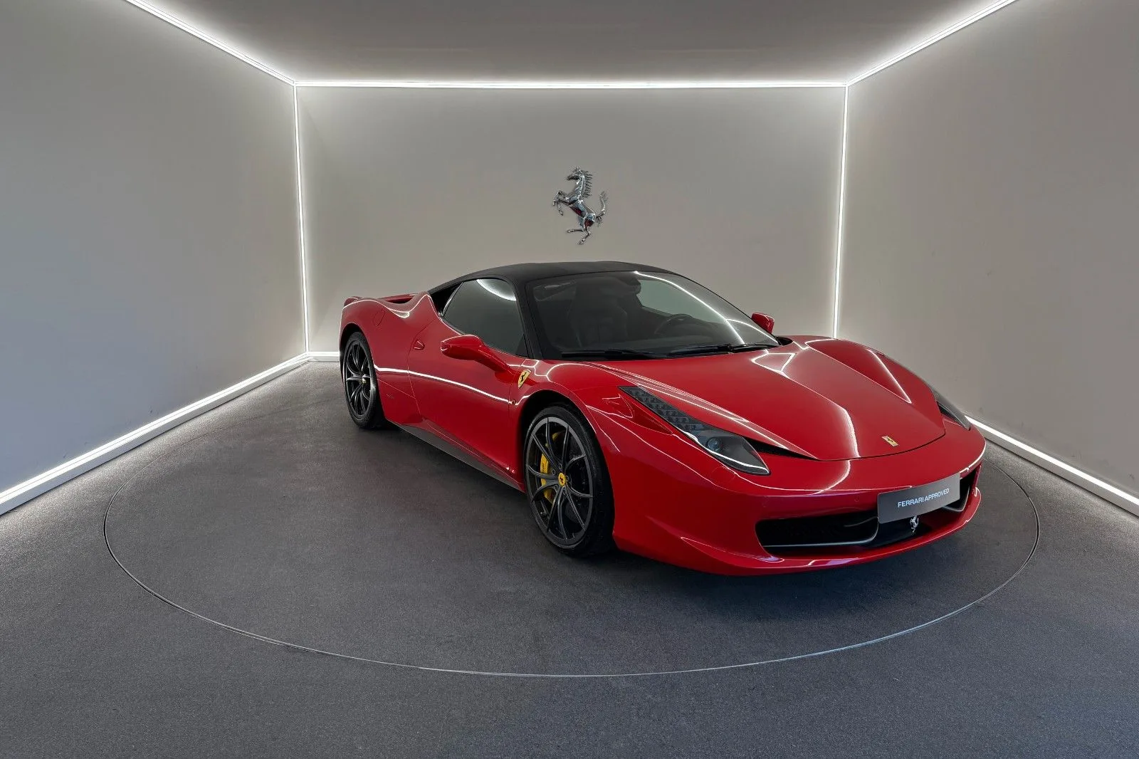 Ferrari, Porsche și mașinile de lux devin garanții bancare. Când pasiunea auto se transformă în instrument financiar...