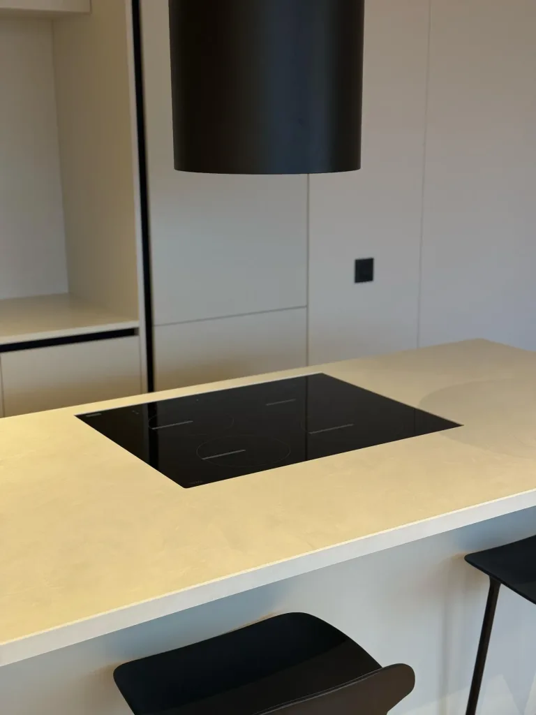 Apartament 3 camere renovat – One Herăstrău Towers – Locație premium - pemarket.ro