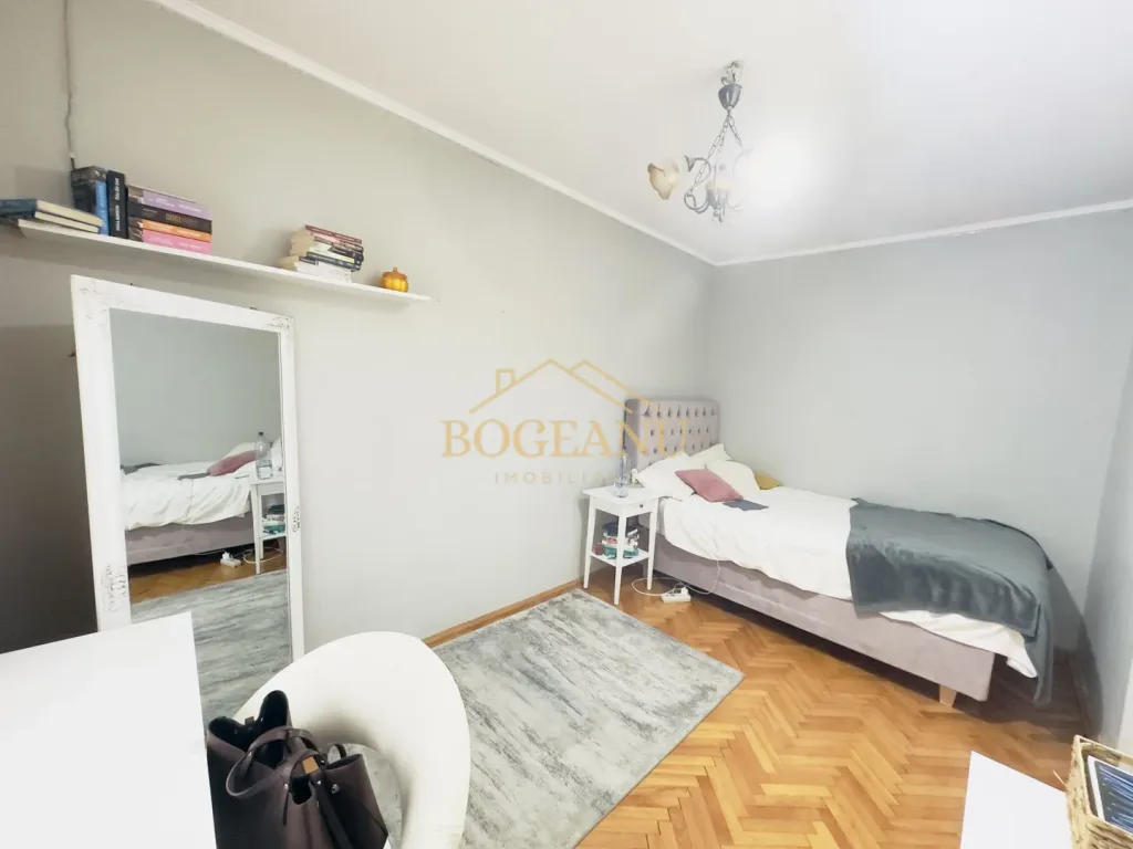 Vilă cu 4 Camere + Spațiu Comercial - pemarket.ro