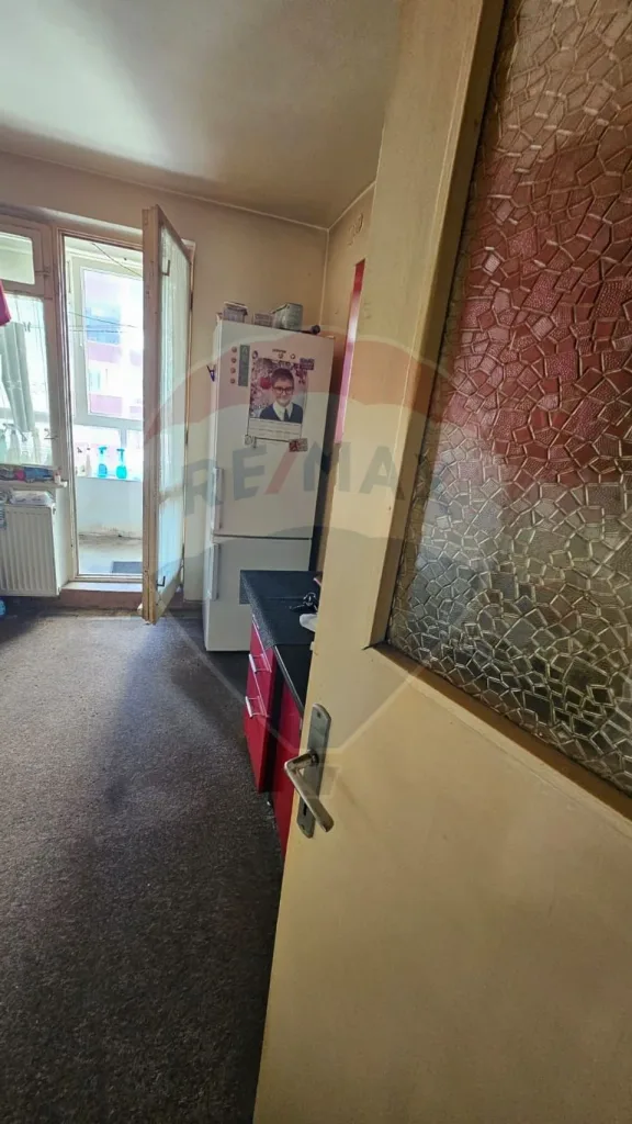 Apartament cu 3 camere de vânzare în zona Vlahuta - pemarket.ro