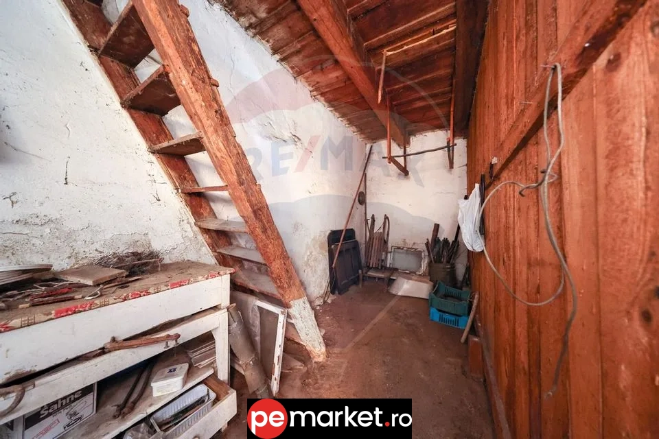 Casă / Vilă cu 10 camere de vânzare în zona Ultracentrală Râșnov - pemarket.ro