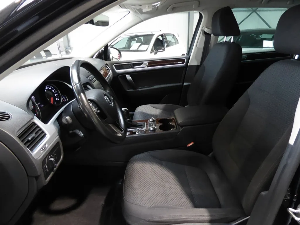 Volkswagen Touareg 3.0 V6 TDI - pemarket.ro