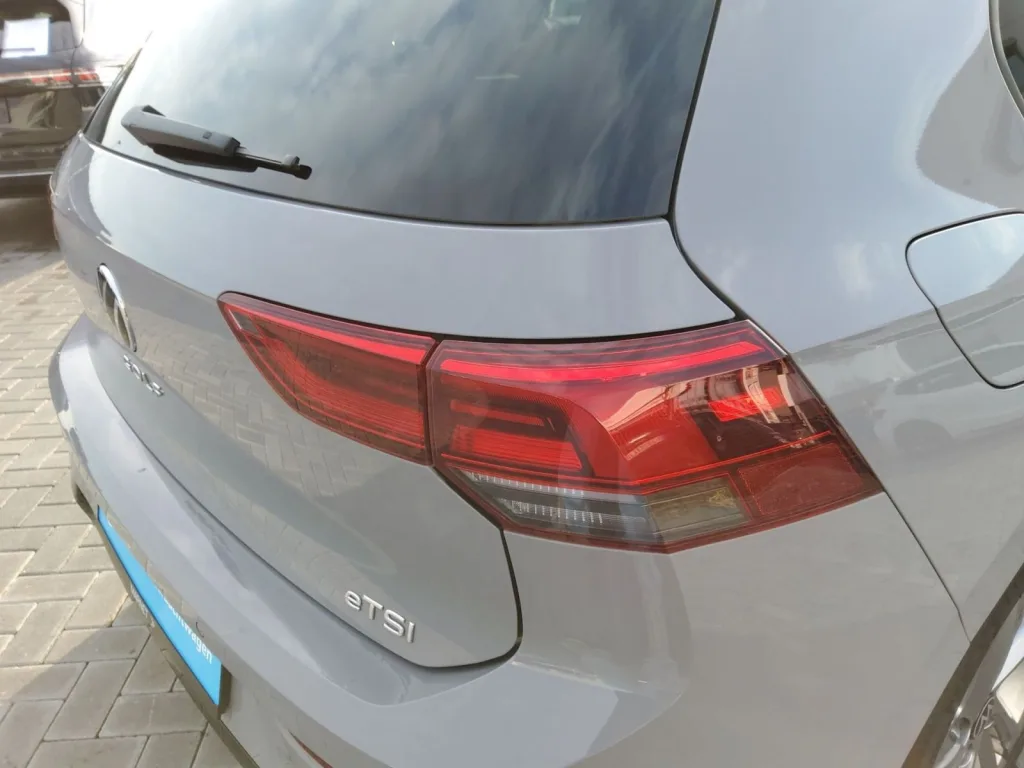 Volkswagen Golf VIII 1.5 eTSI R-Line - pemarket.ro