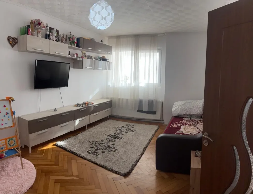 Apartament 3 camere, zona Garii - pemarket.ro