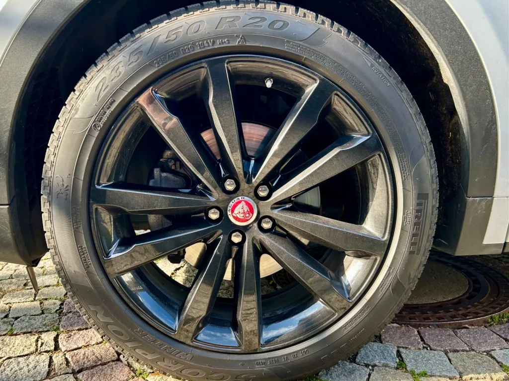 Jaguar E-Pace - pemarket.ro