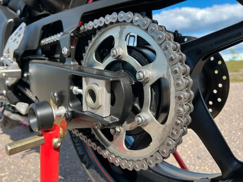 Yamaha YZF-R1 - pemarket.ro