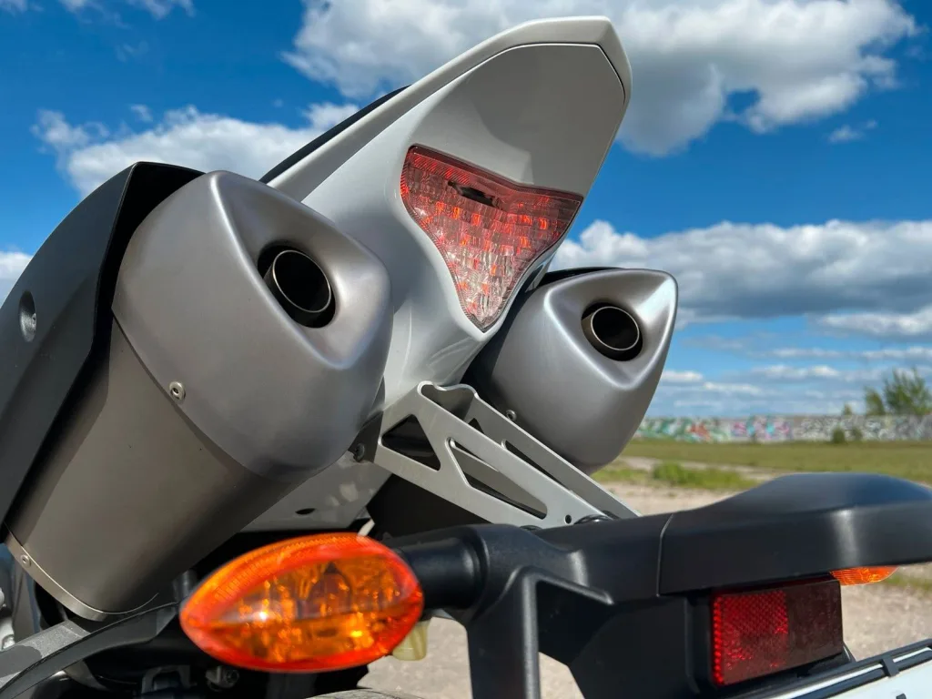 Yamaha YZF-R1 - pemarket.ro