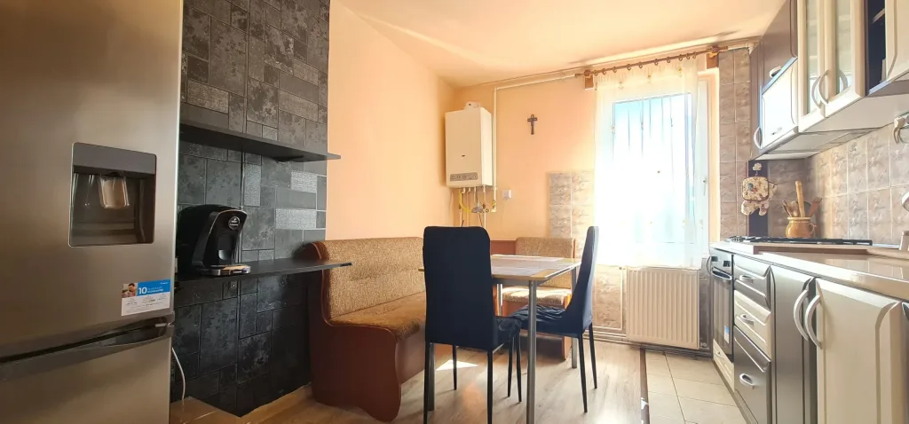 Apartament 4 camere decomandat mobilat utilat - pemarket.ro