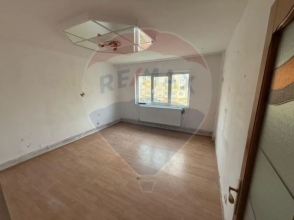 Garsoniera de vanzare in Codlea - pemarket.ro