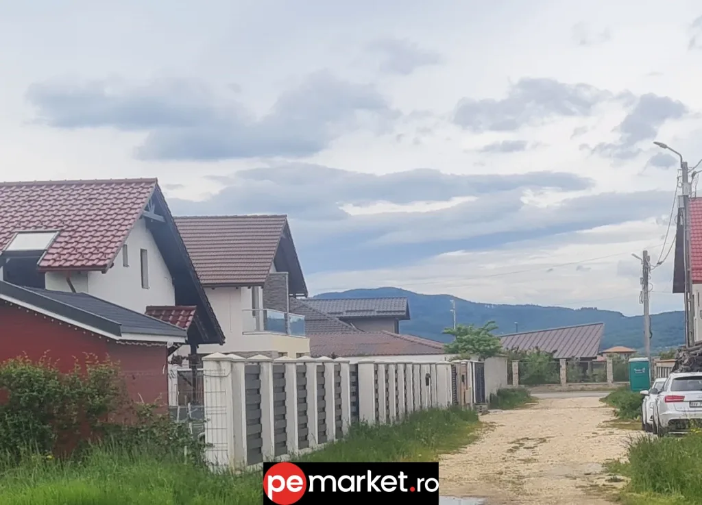 Teren intravilan 1000 mp – Cristian, Brașov - pemarket.ro