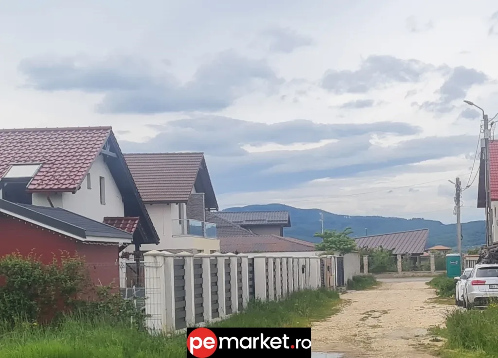 Teren intravilan 1000 mp – Cristian, Brașov - pemarket.ro