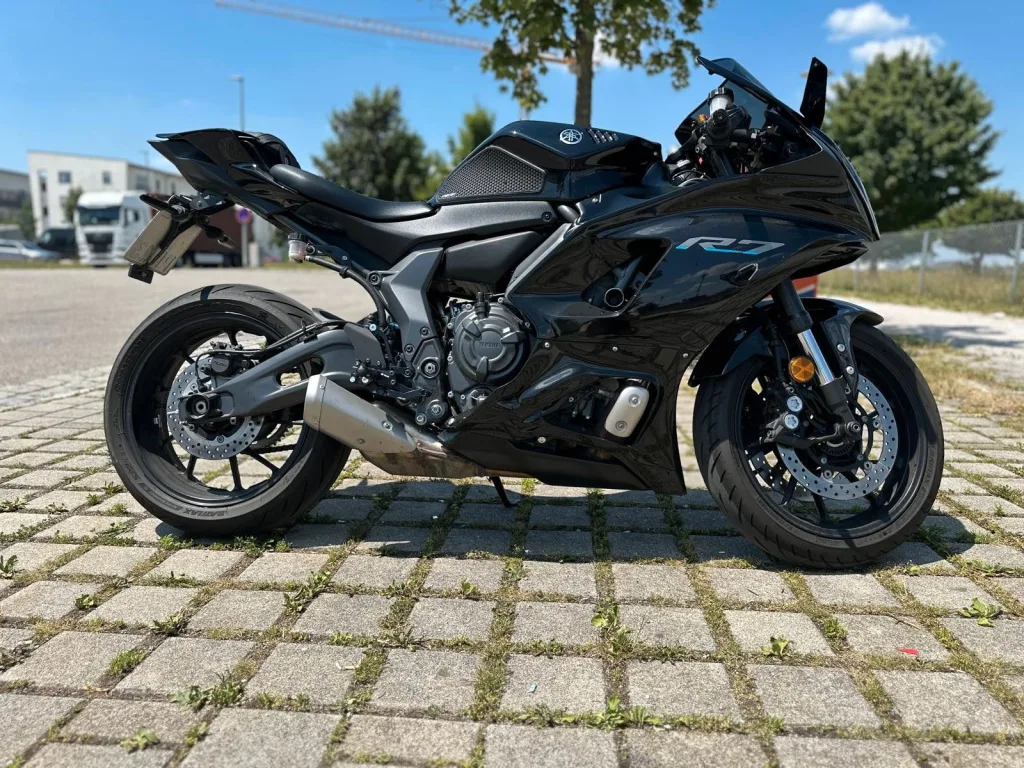 Yamaha R7 - pemarket.ro