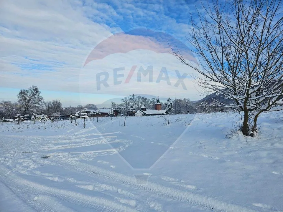 Casă / Vilă cu 3 camere de vânzare in zona feerică, lângă Mănăstire - pemarket.ro