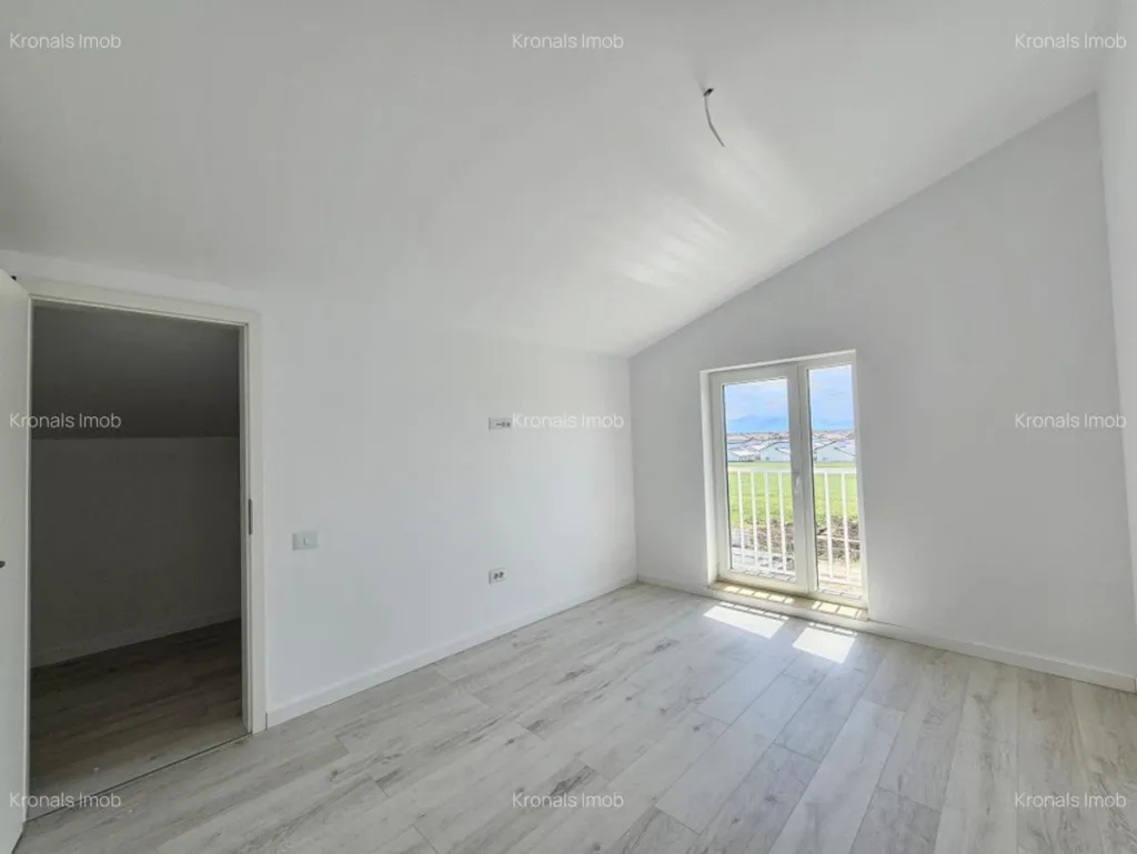 Apartament cu 3 camere tip penthouse, terasa 20mp, Primaverii - pemarket.ro