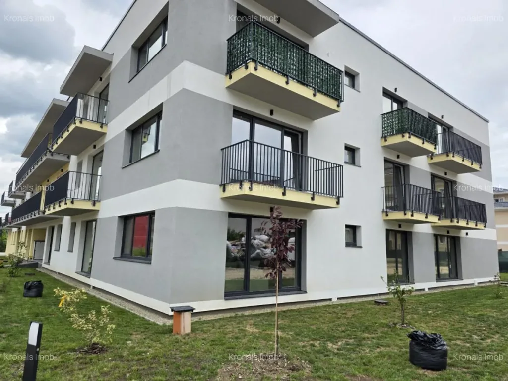 Apartament cu trei camere 77mp, imobil cu trei niveluri, Tractorul - pemarket.ro