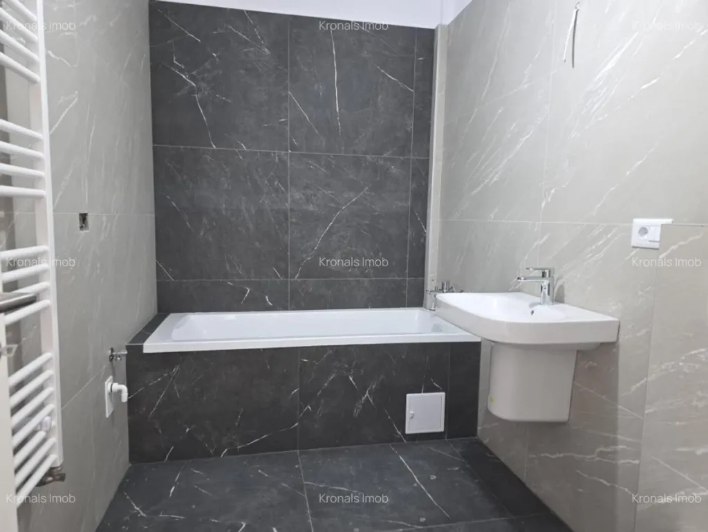 Apartament cu trei camere 77mp, imobil cu trei niveluri, Tractorul - pemarket.ro