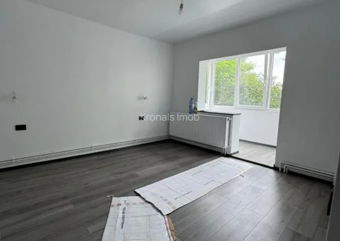 Apartament cu trei camere 100mp, Ghimbav-Brasov - pemarket.ro