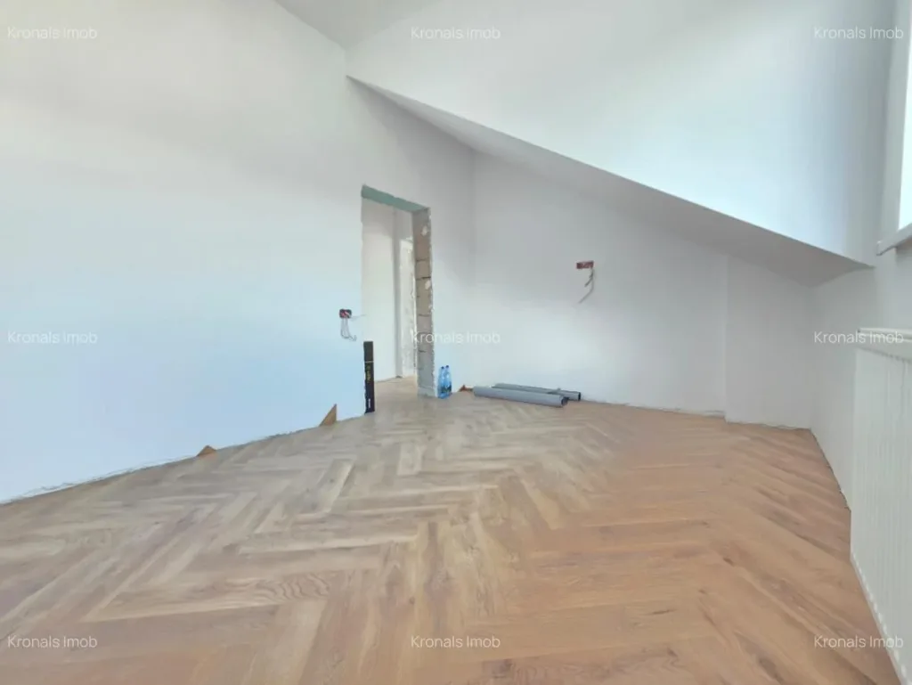 Apartament cu trei camere tip penthouse, zona Tractorul - pemarket.ro