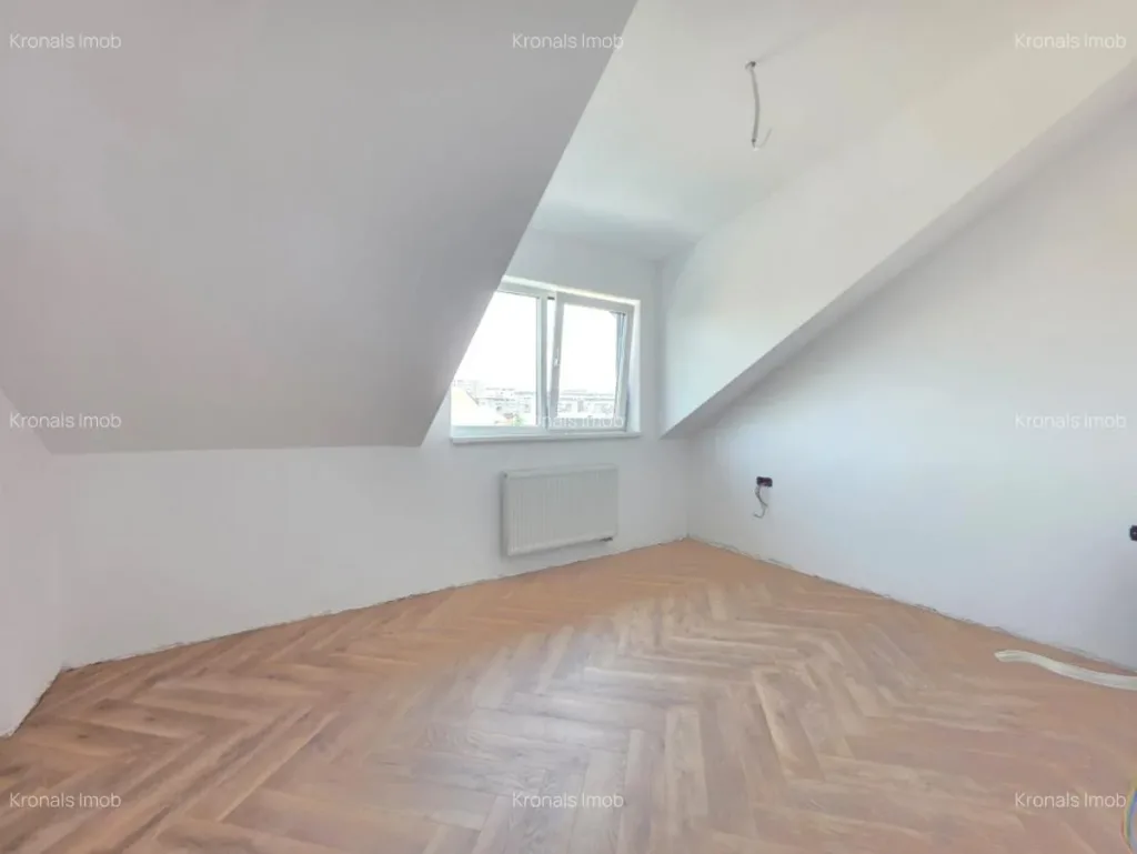 Apartament cu trei camere tip penthouse, zona Tractorul - pemarket.ro