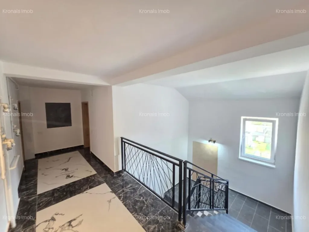 Apartament cu trei camere tip penthouse, zona Tractorul - pemarket.ro