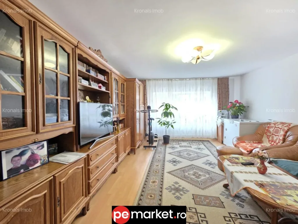 Casă cu 3 camere și curte proprie – Podul Crețului, Schei - pemarket.ro