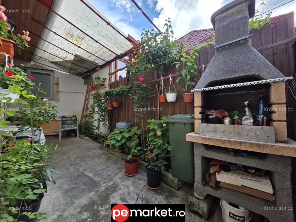 Casă cu 3 camere și curte proprie – Podul Crețului, Schei - pemarket.ro