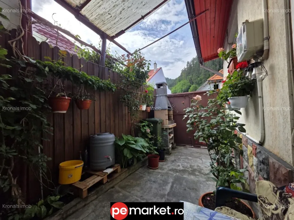 Casă cu 3 camere și curte proprie – Podul Crețului, Schei - pemarket.ro