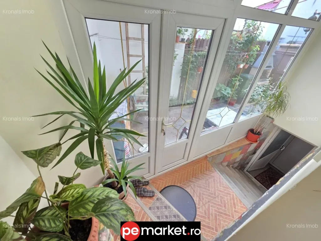 Casă cu 3 camere și curte proprie – Podul Crețului, Schei - pemarket.ro