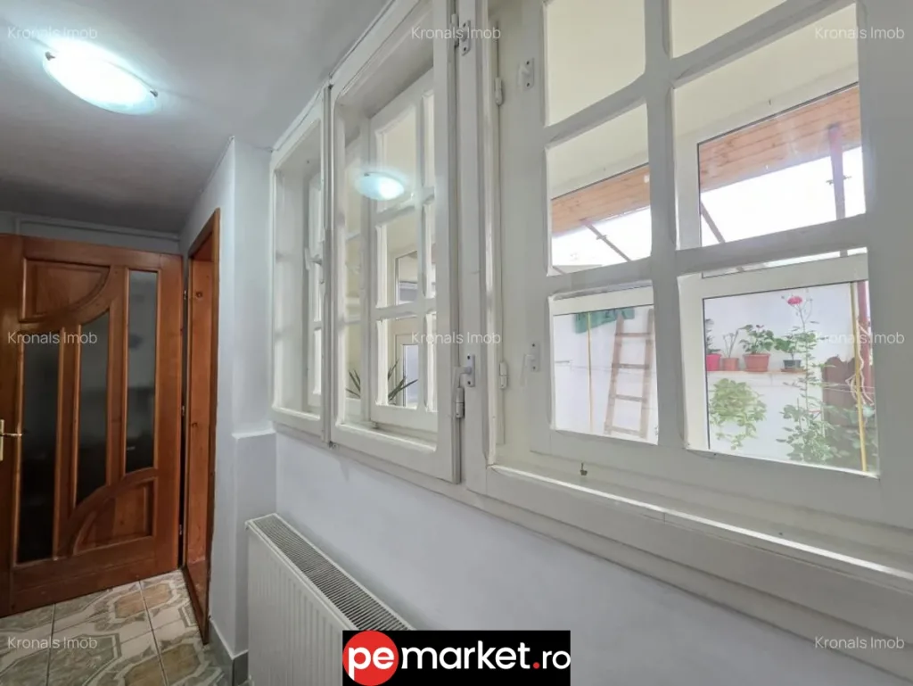 Casă cu 3 camere și curte proprie – Podul Crețului, Schei - pemarket.ro