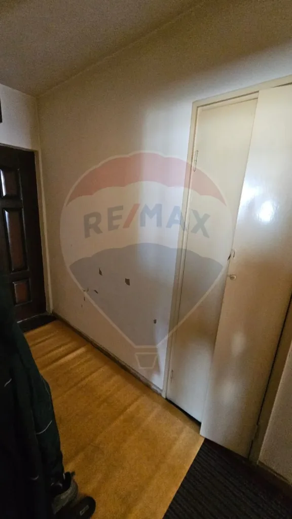Apartament cu 3 camere de vânzare în zona Vlahuta - pemarket.ro