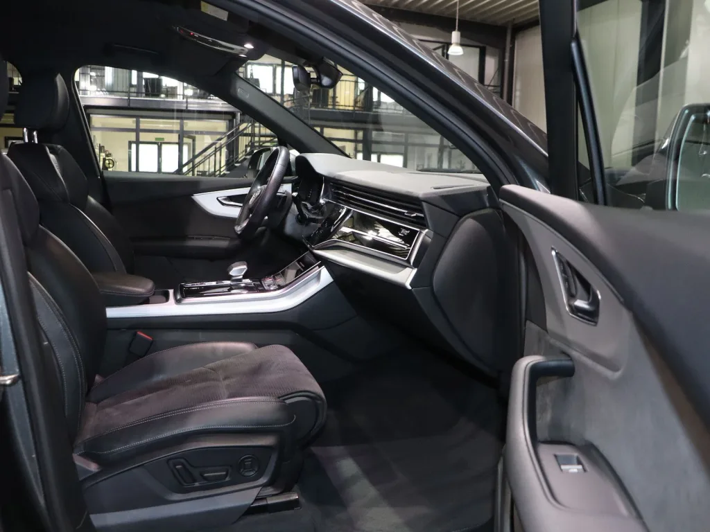 Audi SQ7 4.0 TFSI Q NEGRU - pemarket.ro