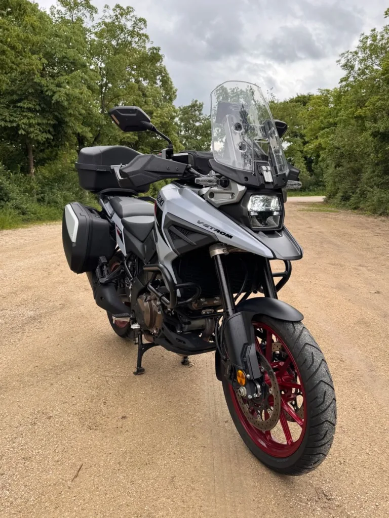 Suzuki V-Strom 1050 - pemarket.ro