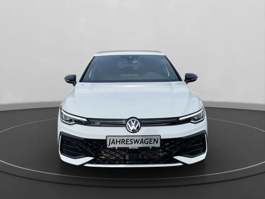 Volkswagen Golf VIII 1.5TSI R-Line - pemarket.ro