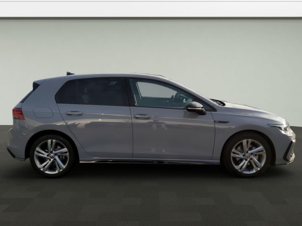 Volkswagen Golf VIII 1.5 eTSI R-Line - pemarket.ro