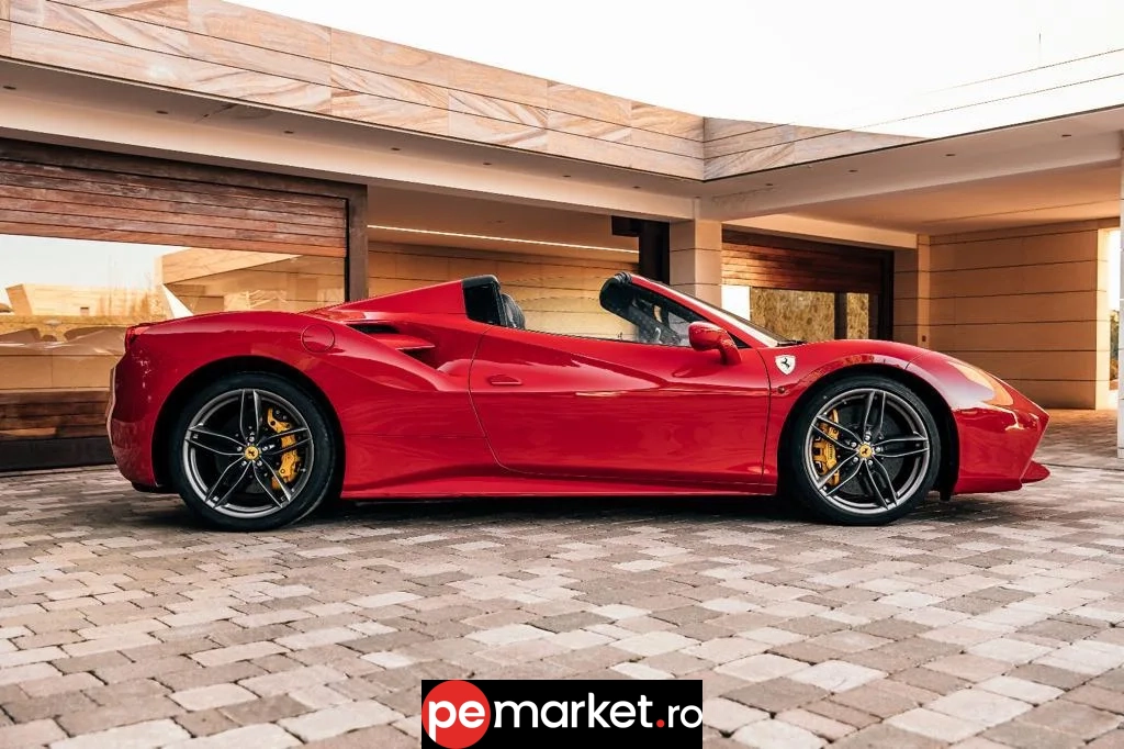 Închiriază Ferrari 488 Spider - pemarket.ro