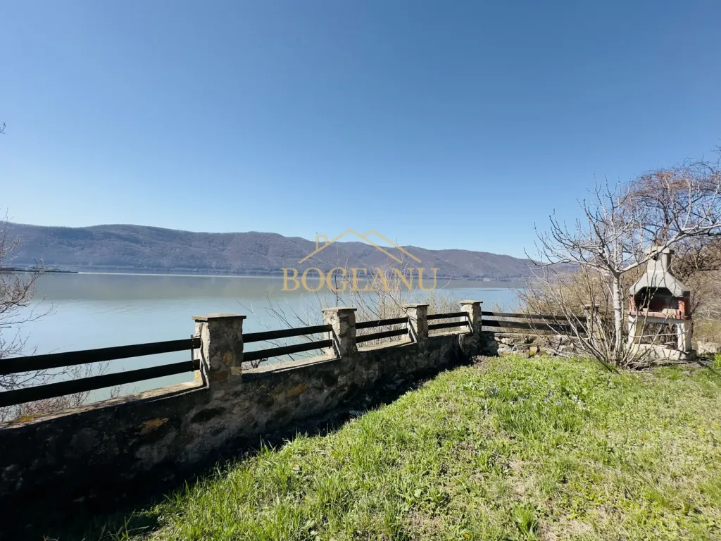 Casă Individuală la Malul Dunării - pemarket.ro