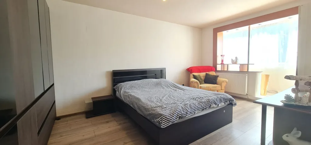 Apartament 4 camere decomandat mobilat utilat - pemarket.ro