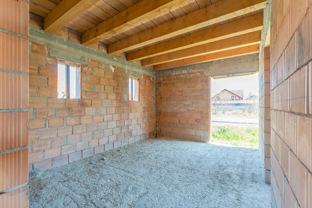 Oportunitate Casă la Roșu în Harman – Ideală pentru Personalizare - pemarket.ro