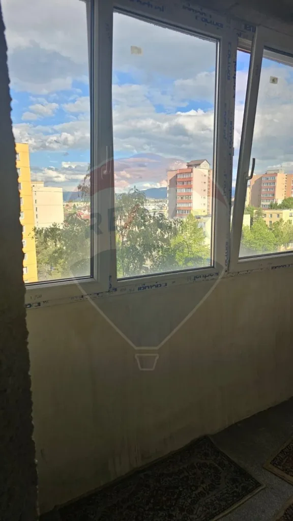 Apartament cu 3 camere de vânzare în zona Vlahuta - pemarket.ro