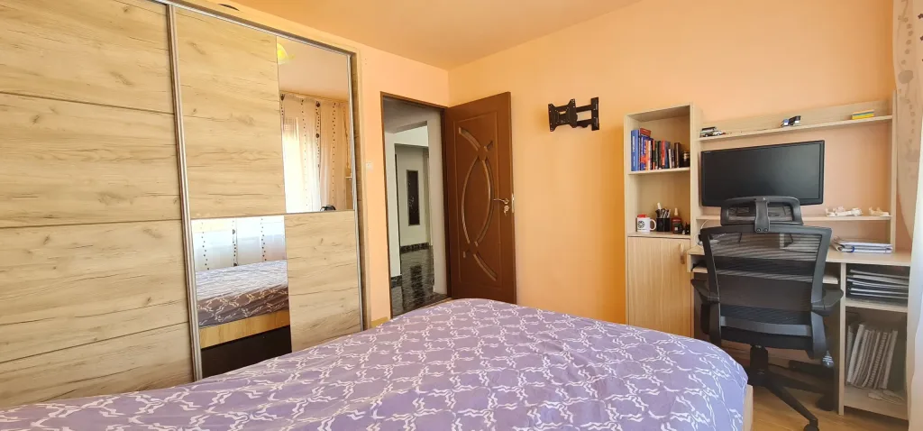 Apartament 4 camere decomandat mobilat utilat - pemarket.ro