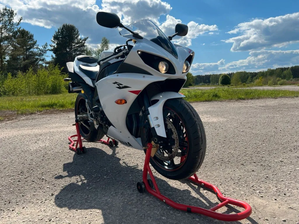 Yamaha YZF-R1 - pemarket.ro