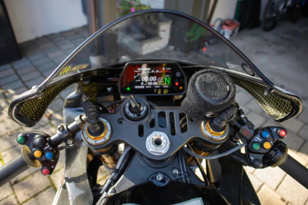 Yamaha R1M RN32 - pemarket.ro