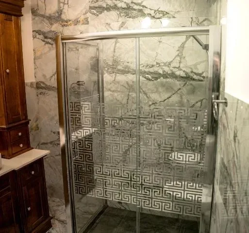 Cameră dublă cu balcon – Boutique Marlen - pemarket.ro