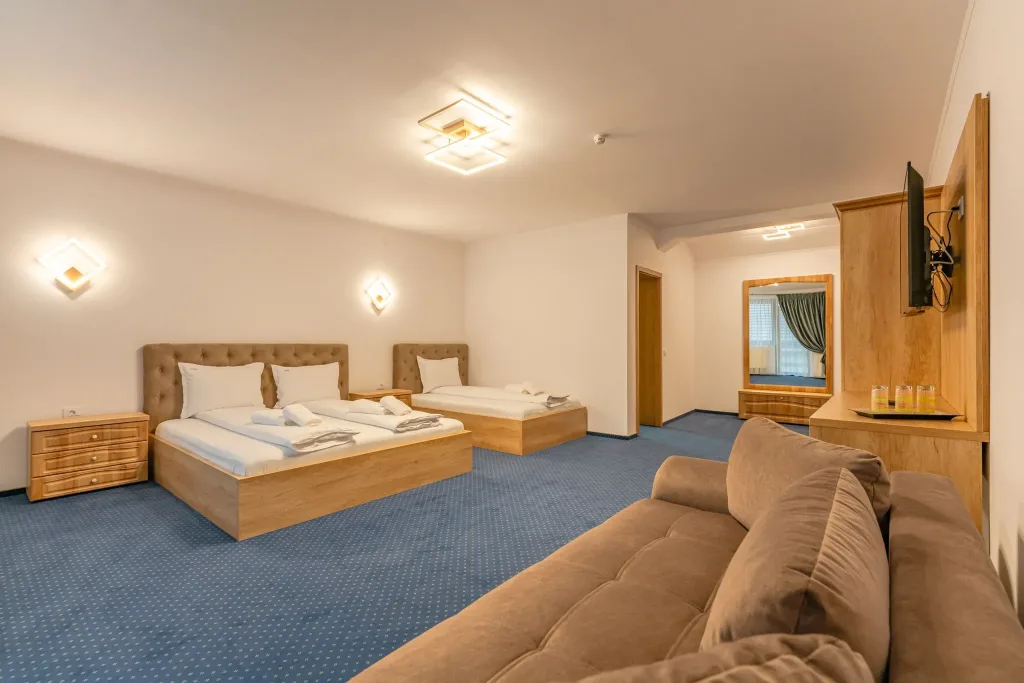 Pensiune Râșnov, 13 camere plus locuință proprietar, zonă Cetate - pemarket.ro