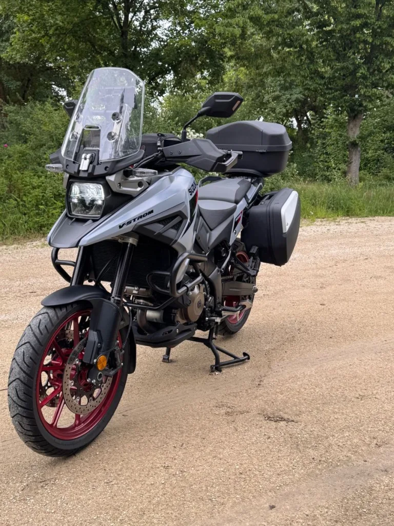 Suzuki V-Strom 1050 - pemarket.ro