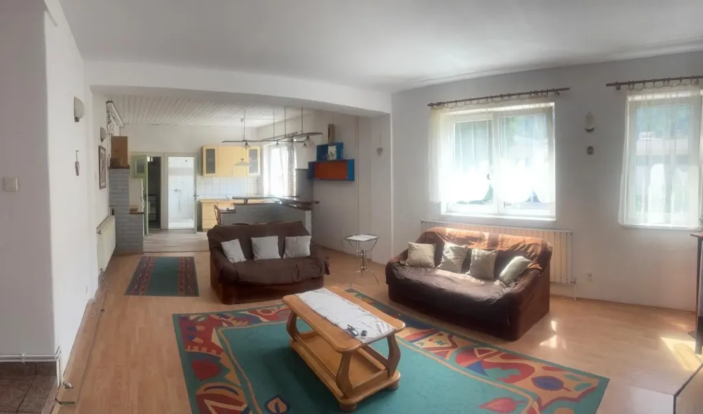 Apartament deosebit la 5 minute de Piata Sfatului - pemarket.ro