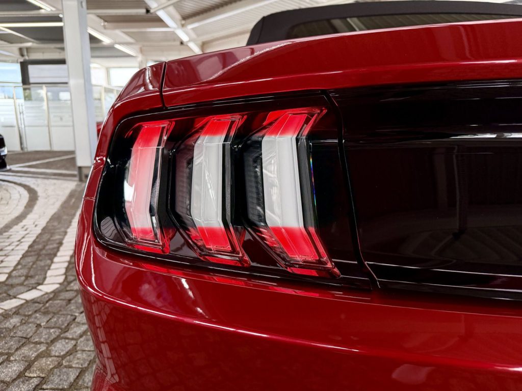 Ford Mustang - pemarket.ro