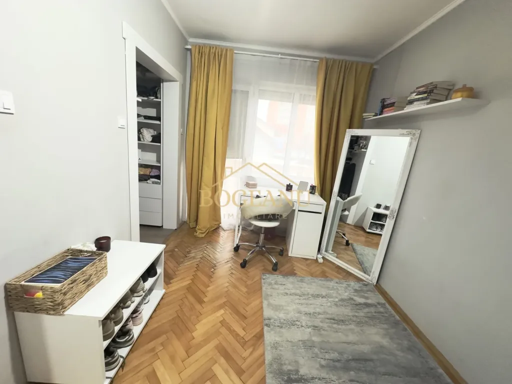 Vilă cu 4 Camere + Spațiu Comercial - pemarket.ro