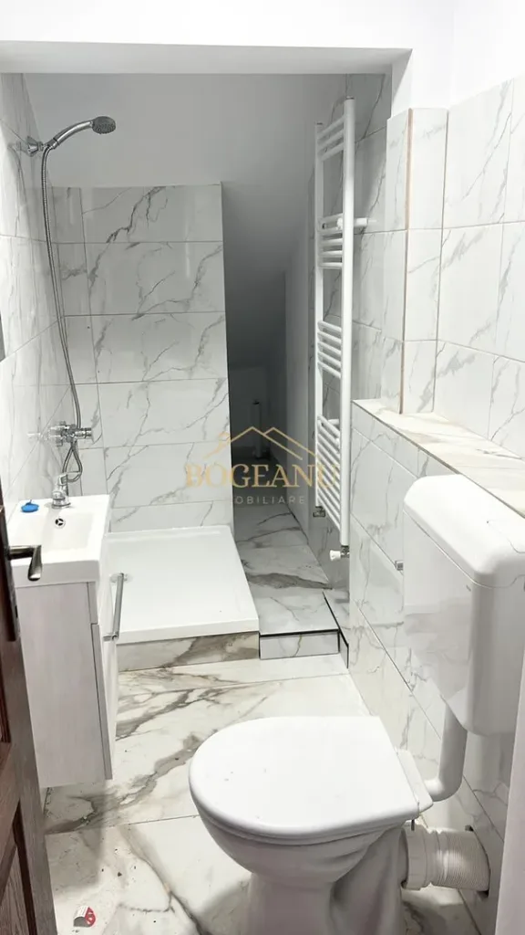 Cladire cu chiriasi,9 camere - pemarket.ro