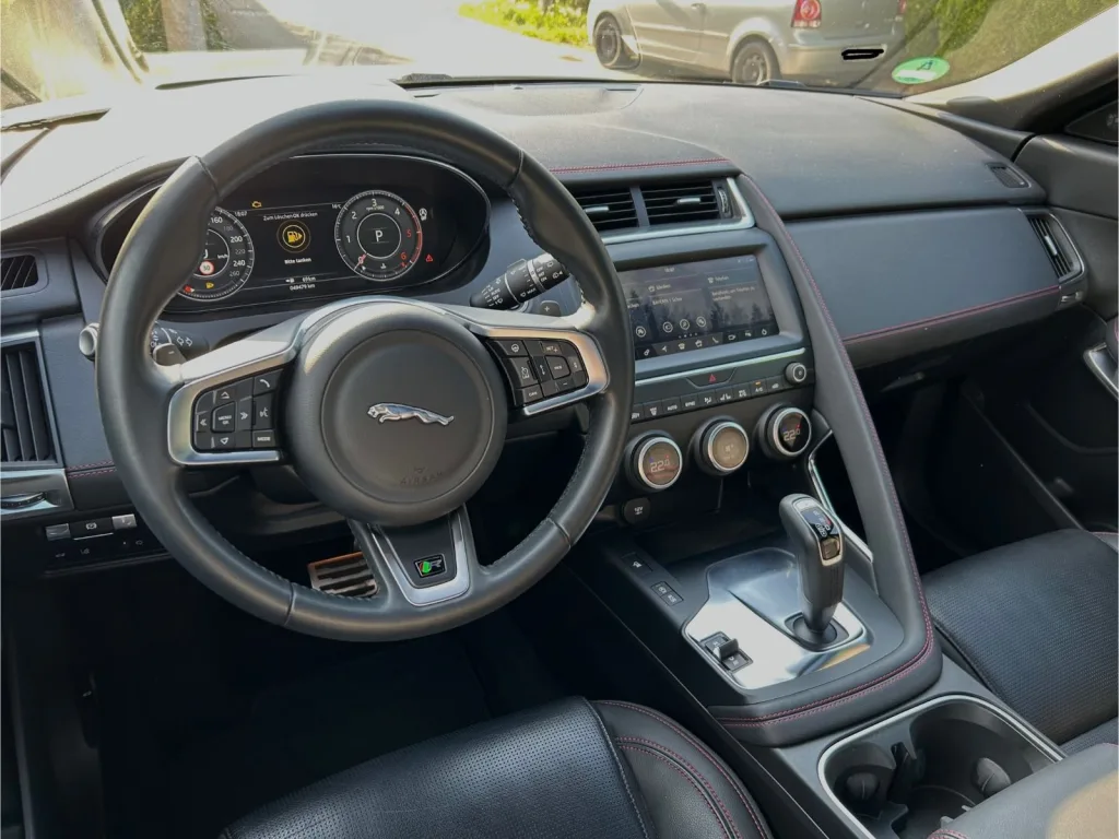 Jaguar E-Pace - pemarket.ro